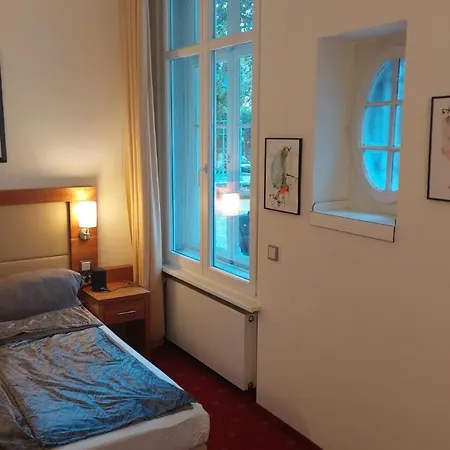 Villa, 22, Dz